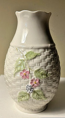 Irish Belleek “Summer Briar” Basketweave 7.5″ Tall Vase 1999 Black Mark Vintage