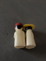 RARE ANTIQUE 1940s50s60s plastic man&woman driving Salt And Pepper Shakers Set