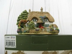 Lilliput Lane The Dog House Mint in its original box with a deed. L2406