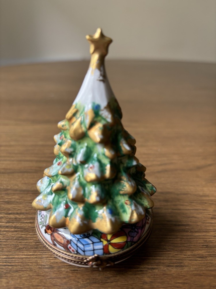 Authentic Rare Limoges Peint Main Christmas Tree Retired Trinket Box Signed