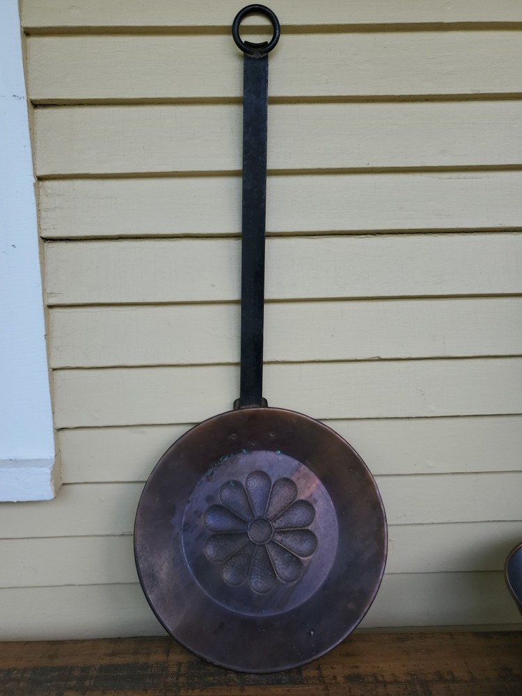 Vintage Long Handle Copper Hearth Pan With Flower 10″ pan 15.5″ handle
