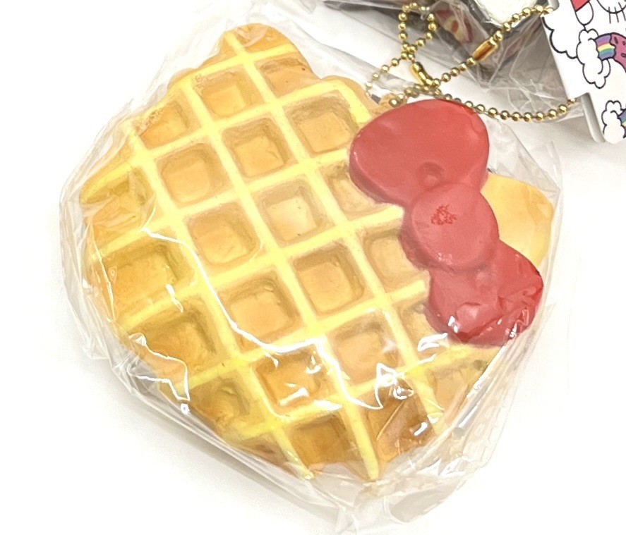 SANRIO Hamee HelloKitty Waffle Squishy Dangler Gold Ball Chain NEW 3in
