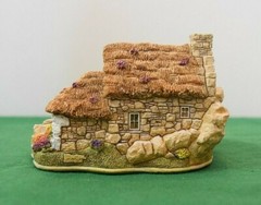 Lilliput Lane Cottages Iechyd Da. Mint in original box with a deed.