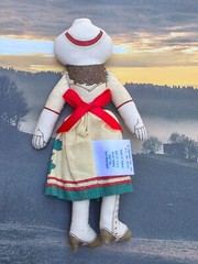 Vintage 1979 Hallmark Famous American Fabric cloth Doll -Annie Oakley 6”