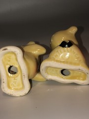 ￼Vintage ceramic salt pepper shakers Bears Light Brown Tellington Huggers Fun