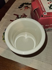 RETIRED LONGABERGER POTTERY: TRADITIONAL HOLLY 1 PINT CROCK