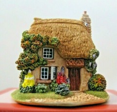 Lilliput Lane Cottage Cockleshells Mint in its original box. L2088