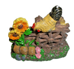 VINTAGE UNBRANDED TWO (2) CERAMIC FARM ROOSTER FENCE KNICK-KNACKS – VG – READ