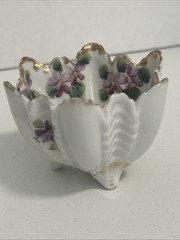 Vintage Unbranded Violet 3 Footed Candy Nut Dish Gold-Copper Tone Rim And Feet