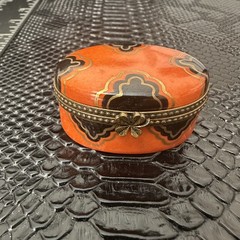 French Limoges Classic Oval Trinket Box Peint Main Hand Painted 4 Leaf Clover