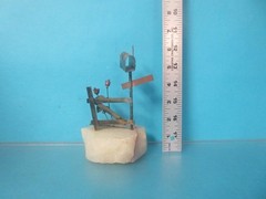 DEMOTT SIGNED 6″ ROCK SCULPTURE ON QUARTZ/ONYX MAILBOX ON FENCE ROSES FLOWERS