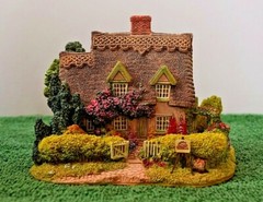 Lilliput Lane Cotman Cottage Signed piece, boxed and with a deed.