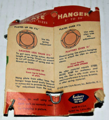 Vintage 1959 Kenberry Plate Hanger in original packaging. Fits 5″ to 20″ New