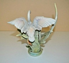 Mint Franz Southern Splendor Dish Finished in a 3 Dimension Swan Décor