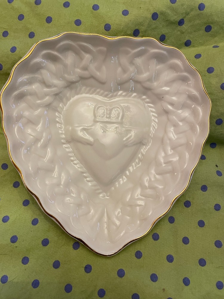 Belleek Ireland Claddagh Heart Candy/Nut/Trinket 7″ Dish 9th Blue Mark Perfect