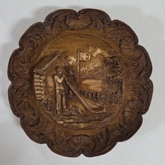 Vintage Switzerland Alphorn Hand Carved Schweiz Swisse Wood Wall Plaque 9″ Diam