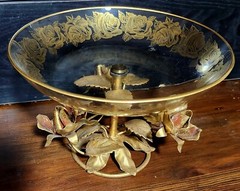VINTAGE MID CENTURY ITALIAN 24K GOLD COLORED GILT TOLE ROSE PEDESTAL CANDY BOWL
