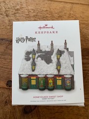 Hallmark Keepsake Ornament Harry Potter Honeydukes Sweet Shop 2018 House Store