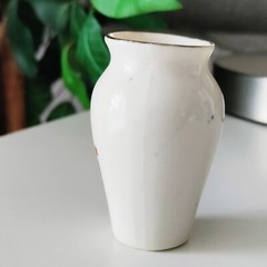 Antique Cambridge Coat of Arms Mini Vase – United Kingdom WH Goss Porcelain 2.5″