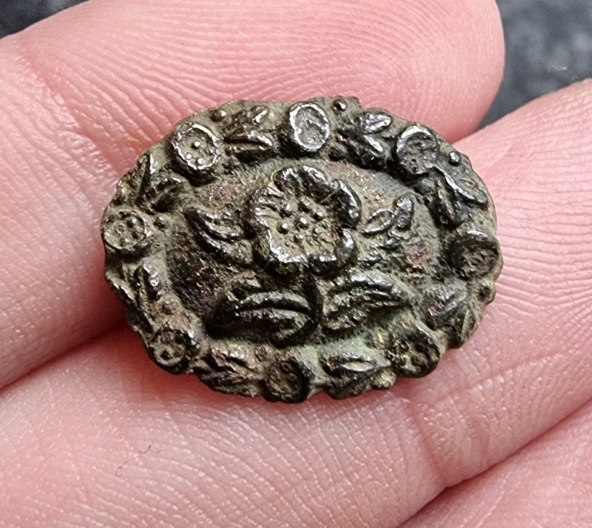 Clog / Shoe Clasp Post Medieval / Georgian Rare Design Floral Detecting Find