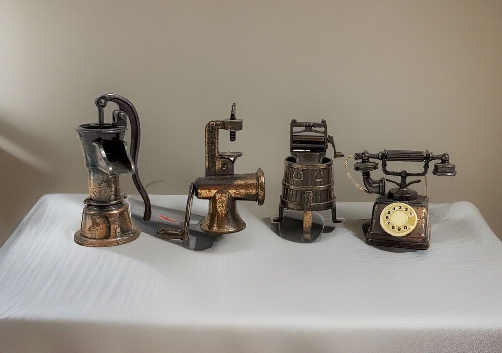 Vintage Miniature Metal Die Cast Furniture Set Of 4