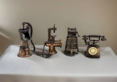 Vintage Miniature Metal Die Cast Furniture Set Of 4