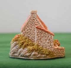 Lilliput Lane Cottages Inglewood Version 2. In excellent condition, boxed.