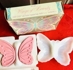 1975 Avon Milk Glass WINGS OF BEAUTY SOAP DISH & HOSTESS SOAPS NOS in Box