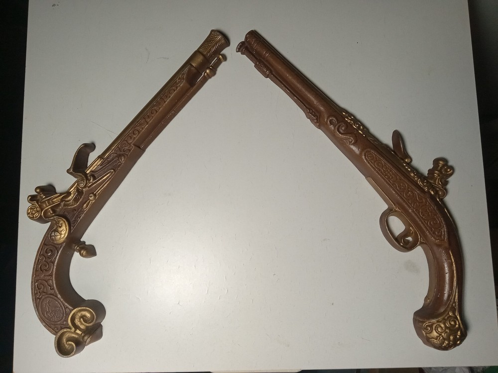 Pair of Vintage Sexton Flintlock Pistols Metal Wall Art Decor