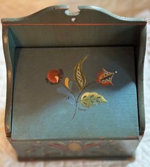 VINTAGE HAND CRAFTED NORWEIGEN ROSEMALING PAINTED WALL BOX, LATE 19TH C, EUC