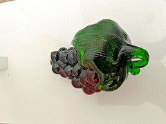 VTG HAND BLOWN ART GLASS GRAPE CLUSTER PURPLE & GREEN WINE THEME 6.5″ X 4″