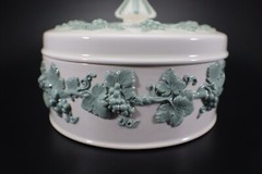 Wedgwood COVERED CANDY BOX Celadon Green on Cream Grapevine England Vintage