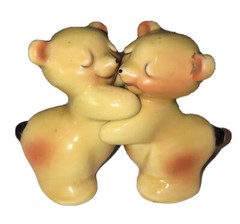 ￼Vintage ceramic salt pepper shakers Bears Light Brown Tellington Huggers Fun