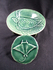Bob Hoenig Maui 4.25” Sea Turtle Footed Trinket Dish Signed & Stingray Magnet