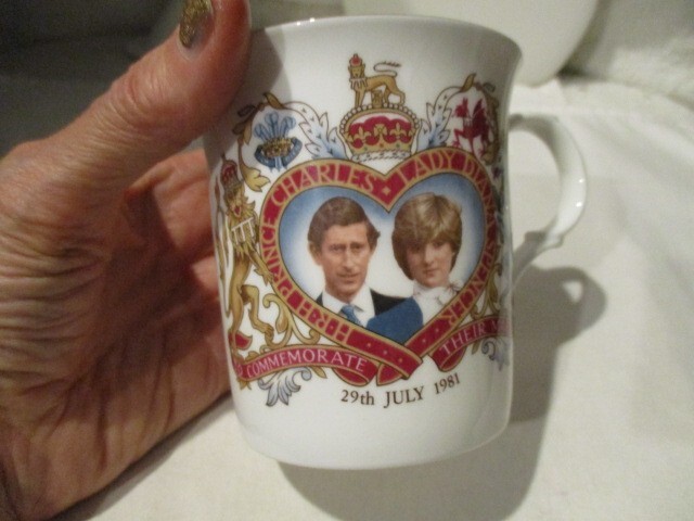 CROWN TRENT Fine Bone China Commemorate Prince Charles & Lady DI Marriage 1981