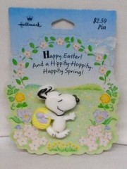 Vintage 1990s Hallmark Easter Spring Lapel Pin Snoopy Basket of Eggs On Card K3