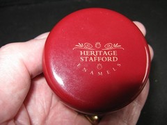 HERITAGE STAFFORD ENAMELS PILL BOX – QUAINT ENGLISH VILLAGE SCENE