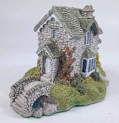 Lilliput Lane “Helmere Cottage”, The English Collection, 1989, United Kingdom.