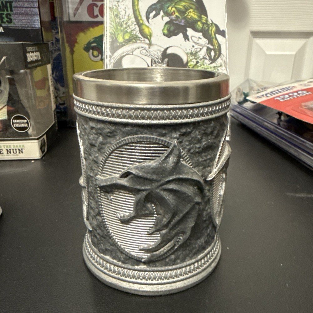 Witcher CD Projekt WOLF MEDALLION Gray Resin Stainless Steel Liner 5″ Mug