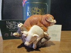 Harmony Kingdom A Love Supreme Pigs RW CC Redemption UK Made Box Figurine
