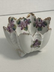 Vintage Unbranded Violet 3 Footed Candy Nut Dish Gold-Copper Tone Rim And Feet