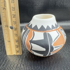 Mary T Jijola Hand Made Pottery Bud Vase Vessel Isleta Pueblo Artist Signed Vase