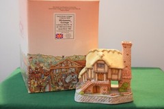 David Winter Cottages Whileaway Cottage. In excellent condition with COA