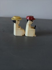 RARE ANTIQUE 1940s50s60s plastic man&woman driving Salt And Pepper Shakers Set
