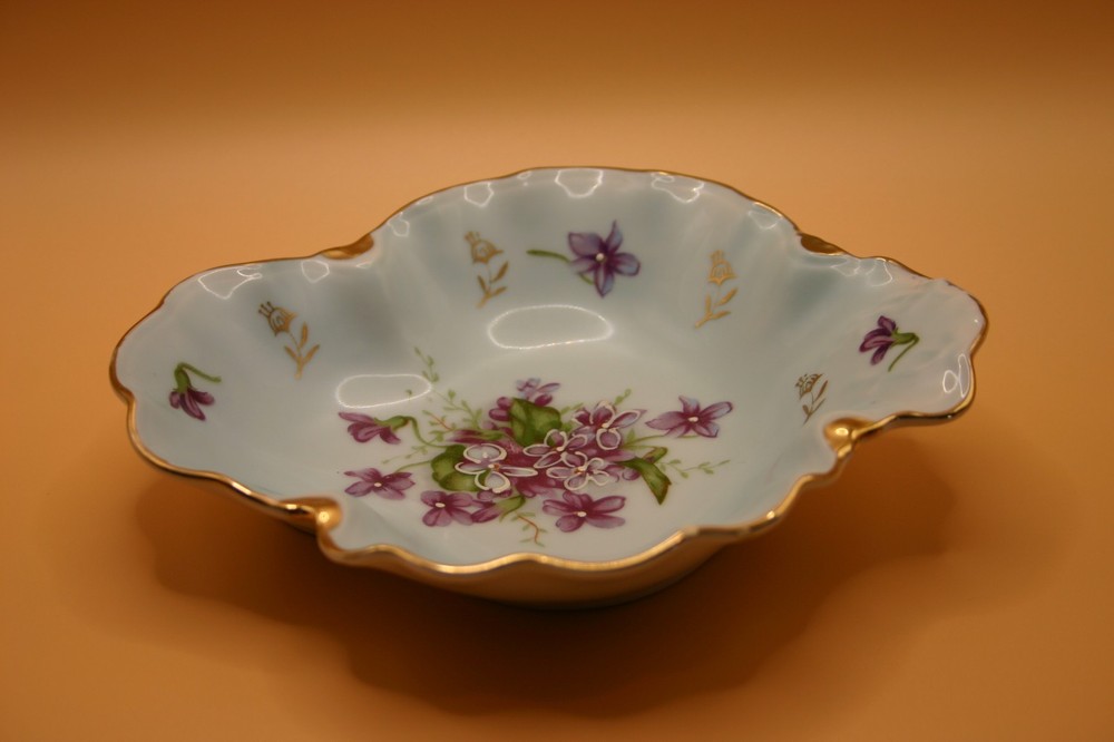 Vintage Scalloped Trinket Dish Violets Gilded edge 6.5″ Unbranded