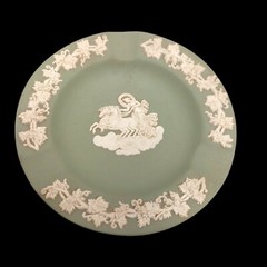 Wedgwood green Jasperware 4 3/8″ ashtray w/ great bas relief decoration applied