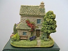 Lilliput Lane Collectible Cottages A Cut Above Mint in box with deed. L2594