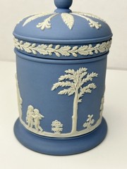 Flawless 1979 Wedgwood Pale Blue Jasperware Round Lidded Box Jar Neoclassical