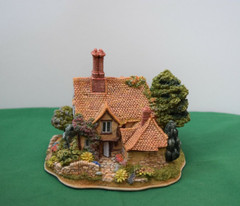 Lilliput Lane Cottages Shades of Summer Mint in box with a deed.