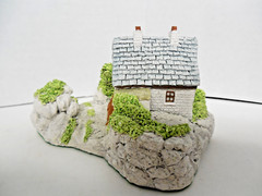 CRe Irish Country Cottage “Gate Lodge Co. Galway CC-011 Figurine/House 2.75” H